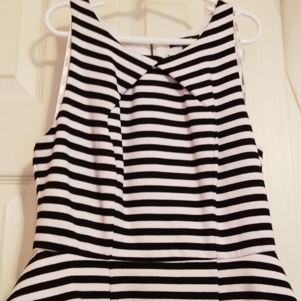 XOXO Dress - Picture 2 of 4